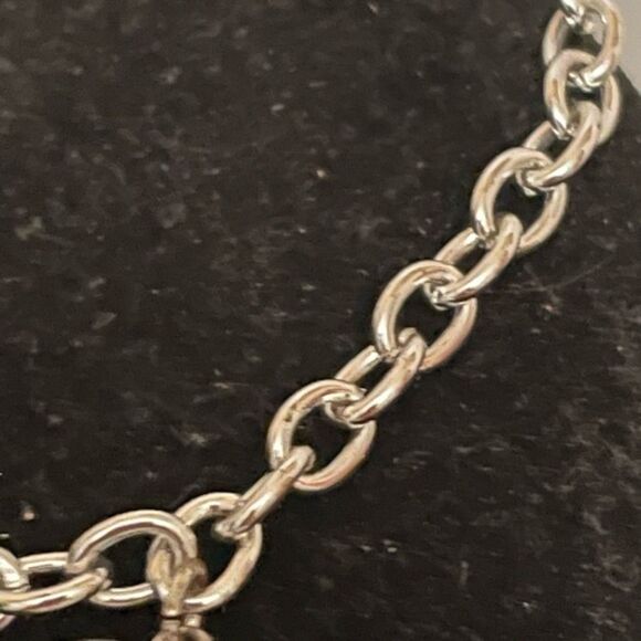 7” silver tone rolo chain bracelet w/0.75” filigree heart w/peridot center - Picture 3 of 9